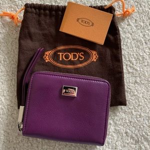 Tod’s zipper compact wallet